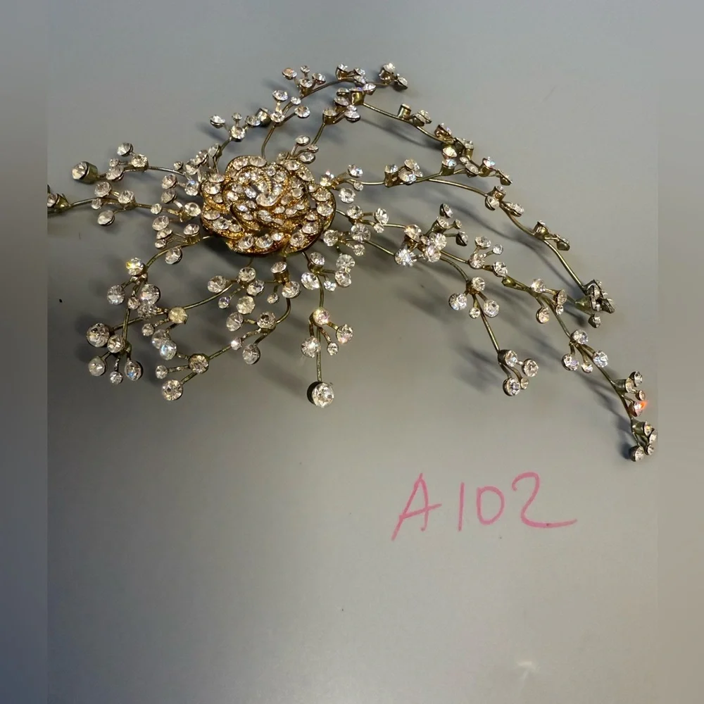 Crystal gold tone Floral Hairpiece Bridal - Picture 11 of 12